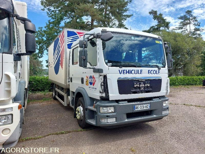 PORTEUR ROUTIER - MAN TGM-250 - ex Véhicule Ecole - Parc 3799 - Camión caja cerrada: foto 5 PORTEUR ROUTIER - MAN TGM-250 - ex Véhicule Ecole - Parc 3799 - Camión caja cerrada: foto 5