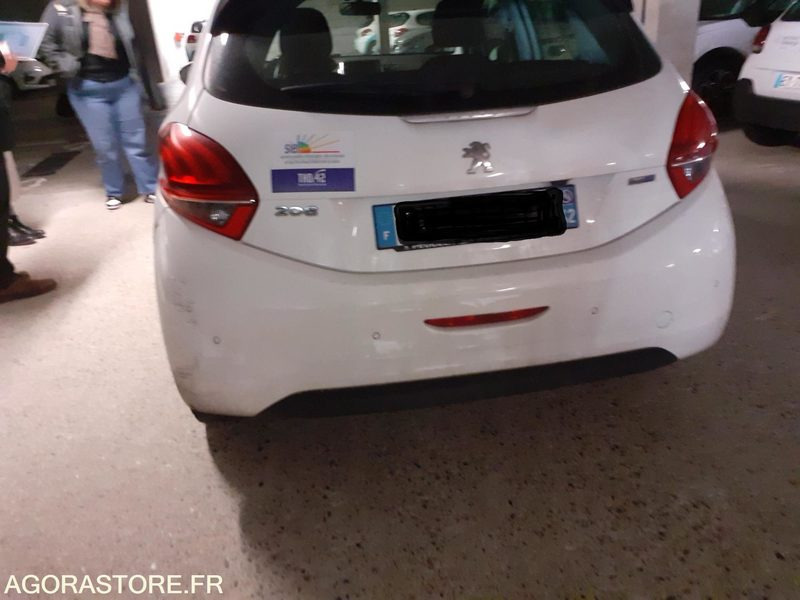 Peugeot 208 - 2015 - 210947kms - Coche: foto 2 Peugeot 208 - 2015 - 210947kms - Coche: foto 2