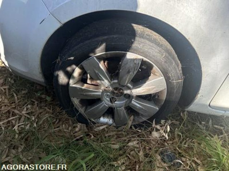 RENAULT CLIO - 2008 - 260000KM - 3664GX2A - Coche: foto 4 RENAULT CLIO - 2008 - 260000KM - 3664GX2A - Coche: foto 4