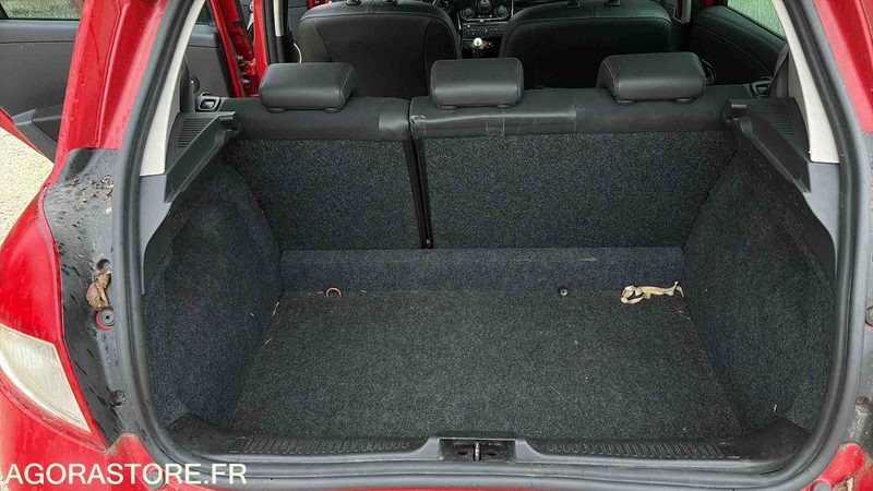 RENAULT CLIO 3 - 172 867 Kms- 2011-BR-693-MJ - Coche: foto 2 RENAULT CLIO 3 - 172 867 Kms- 2011-BR-693-MJ - Coche: foto 2