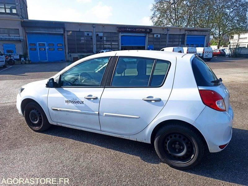RENAULT CLIO 3 5 PORTES 5 PLACES 1.5 DCI 88CH 2011 58682KM - Coche: foto 3 RENAULT CLIO 3 5 PORTES 5 PLACES 1.5 DCI 88CH 2011 58682KM - Coche: foto 3