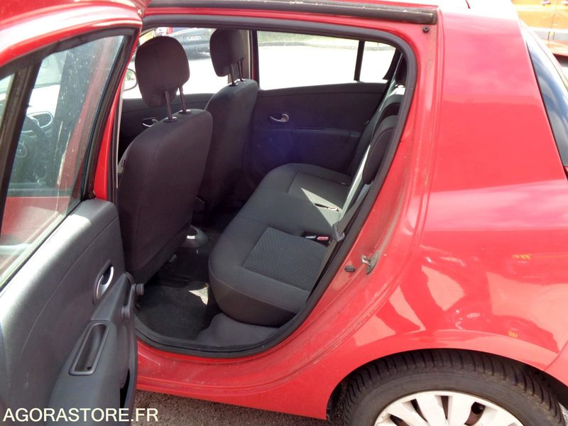 RENAULT CLIO BM.435.JB - 2011 - 196032 KM - Coche: foto 5 RENAULT CLIO BM.435.JB - 2011 - 196032 KM - Coche: foto 5