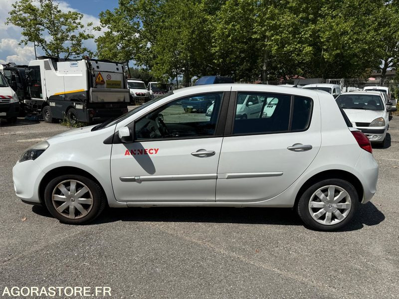 RENAULT CLIO - BV 230 MD - Coche: foto 1 RENAULT CLIO - BV 230 MD - Coche: foto 1