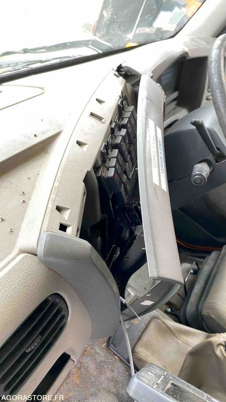 RENAULT DXI 310 - Barredora vial: foto 4 RENAULT DXI 310 - Barredora vial: foto 4