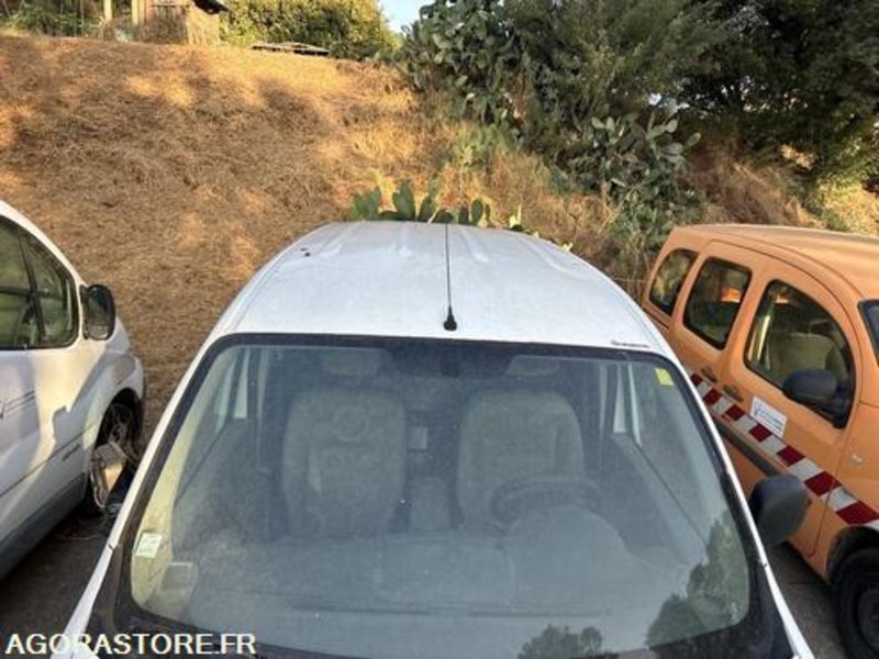 Furgoneta pequeña RENAULT KANGOO - 2009 - 182586KM - AF175XK: foto 16