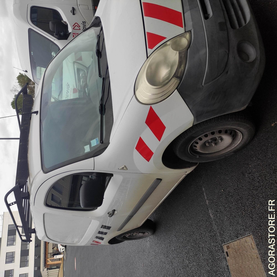 RENAULT - KANGOO - 2012 / 178051 KM (CA-353-KD) - Furgón: foto 2 RENAULT - KANGOO - 2012 / 178051 KM (CA-353-KD) - Furgón: foto 2