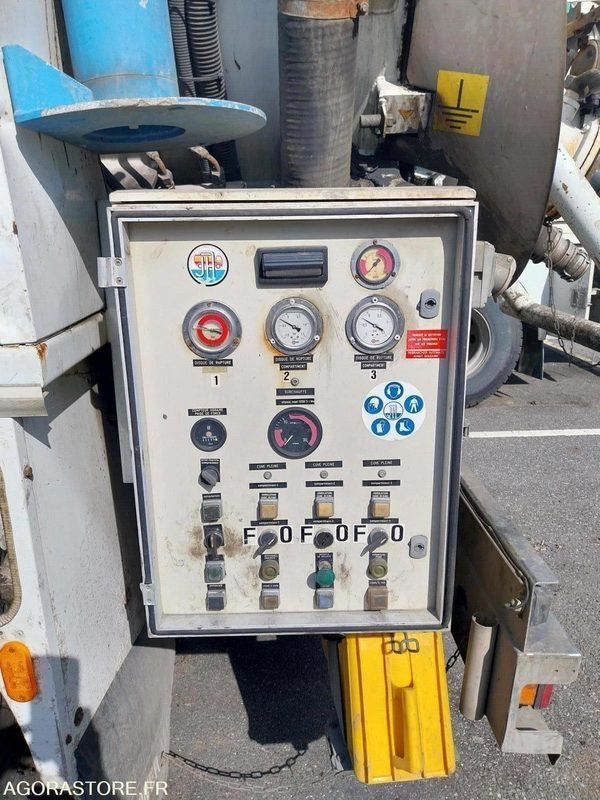 RENAULT Kerax 320 HUWER ADR 2002 (165000Km) ROULANT EXPORT UNIQUEMENT - Limpieza de alcantarillado: foto 3 RENAULT Kerax 320 HUWER ADR 2002 (165000Km) ROULANT EXPORT UNIQUEMENT - Limpieza de alcantarillado: foto 3