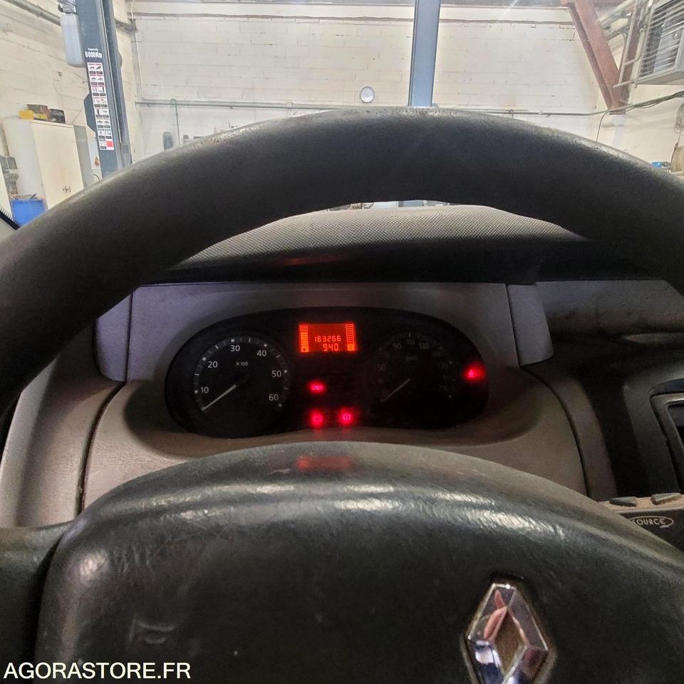 RENAULT TRAFIC 163266 kms 2006 - Furgón: foto 5 RENAULT TRAFIC 163266 kms 2006 - Furgón: foto 5