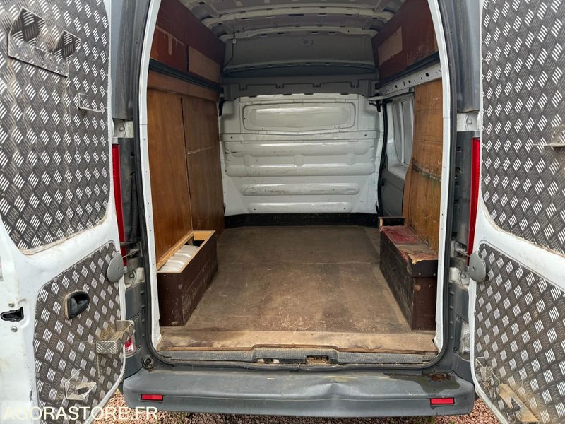 RENAULT TRAFIC 2.0 DCI 115 CH L1H2 - 233176 - 2011 - Furgón: foto 5 RENAULT TRAFIC 2.0 DCI 115 CH L1H2 - 233176 - 2011 - Furgón: foto 5