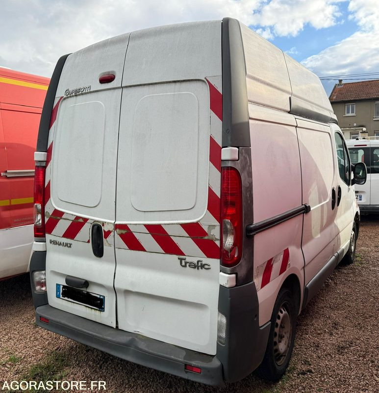 RENAULT TRAFIC 2.0 DCI 115 CH L1H2 - 233176 - 2011 - Furgón: foto 3 RENAULT TRAFIC 2.0 DCI 115 CH L1H2 - 233176 - 2011 - Furgón: foto 3