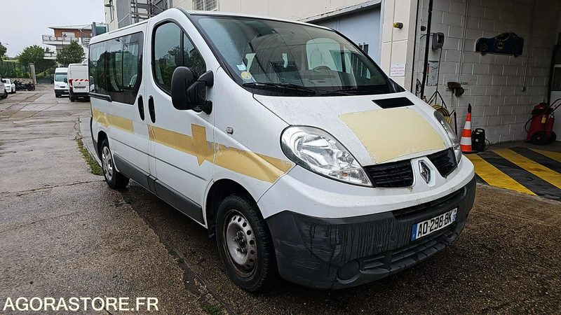 RENAULT TRAFIC - AD298BK - Minibús, Furgoneta de pasajeros: foto 2 RENAULT TRAFIC - AD298BK - Minibús, Furgoneta de pasajeros: foto 2