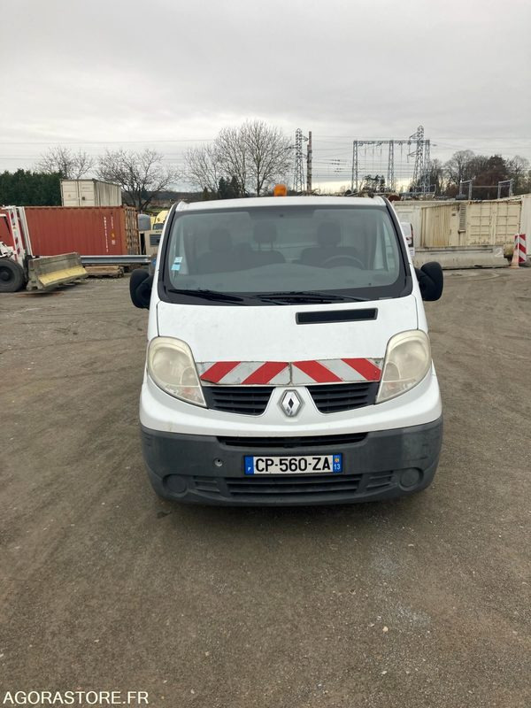 RENAULT TRAFIC diesel - Année 2013 - 376.300km - Furgón: foto 2 RENAULT TRAFIC diesel - Année 2013 - 376.300km - Furgón: foto 2