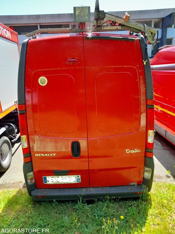RENAULT Trafic II Fourgon Phase 2 L2H2 1200kg 2.0 dCi 16V 115 cv (MECA 562) - Furgón: foto 5 RENAULT Trafic II Fourgon Phase 2 L2H2 1200kg 2.0 dCi 16V 115 cv (MECA 562) - Furgón: foto 5