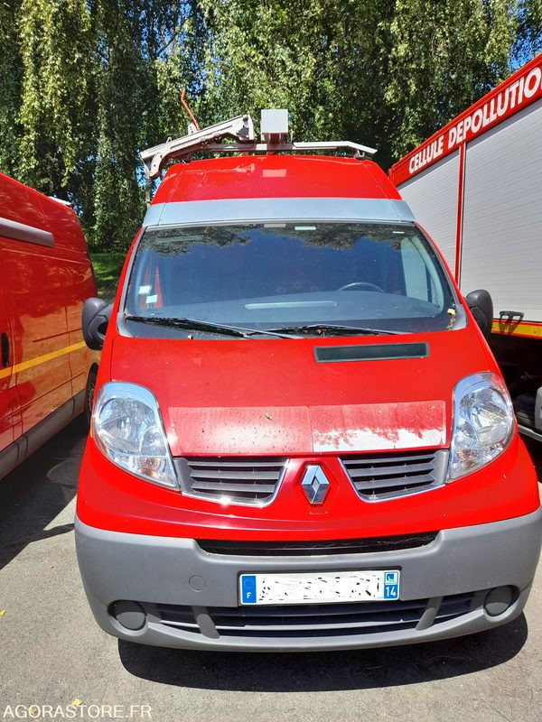 RENAULT Trafic II Fourgon Phase 2 L2H2 1200kg 2.0 dCi 16V 115 cv (MECA 562) - Furgón: foto 2 RENAULT Trafic II Fourgon Phase 2 L2H2 1200kg 2.0 dCi 16V 115 cv (MECA 562) - Furgón: foto 2