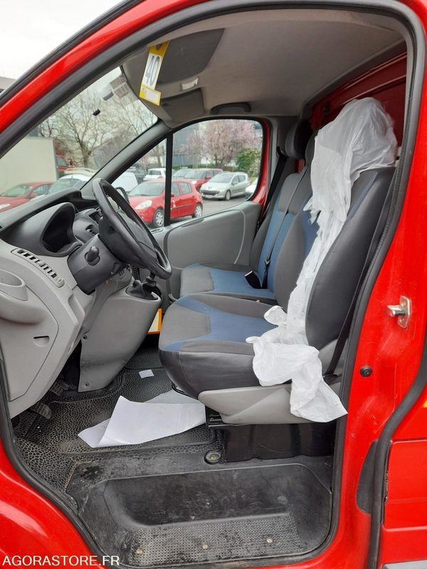 RENAULT Trafic II Fourgon Phase 2 L2H2 1200kg 2.0 dCi 16V 115 cv (MECA 563) - Furgón: foto 2 RENAULT Trafic II Fourgon Phase 2 L2H2 1200kg 2.0 dCi 16V 115 cv (MECA 563) - Furgón: foto 2