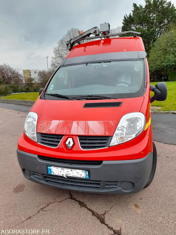 RENAULT Trafic II Fourgon Phase 2 L2H2 1200kg 2.0 dCi 16V 115 cv (MECA 563) - Furgón: foto 1 RENAULT Trafic II Fourgon Phase 2 L2H2 1200kg 2.0 dCi 16V 115 cv (MECA 563) - Furgón: foto 1