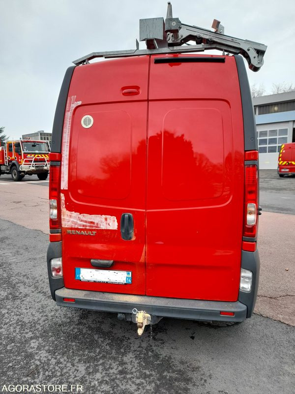 RENAULT Trafic II Fourgon Phase 2 L2H2 1200kg 2.0 dCi 16V 115 cv (MECA 563) - Furgón: foto 5 RENAULT Trafic II Fourgon Phase 2 L2H2 1200kg 2.0 dCi 16V 115 cv (MECA 563) - Furgón: foto 5
