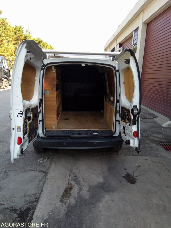 Renault Kangoo 1.5 dci 90 CV 159648 kms clim gps - Furgoneta pequeña: foto 5 Renault Kangoo 1.5 dci 90 CV 159648 kms clim gps - Furgoneta pequeña: foto 5