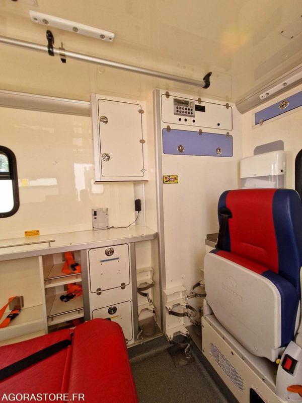 Ambulancia Renault Master - 2011 - 270594 - CE149HL: foto 9 Ambulancia Renault Master - 2011 - 270594 - CE149HL: foto 9