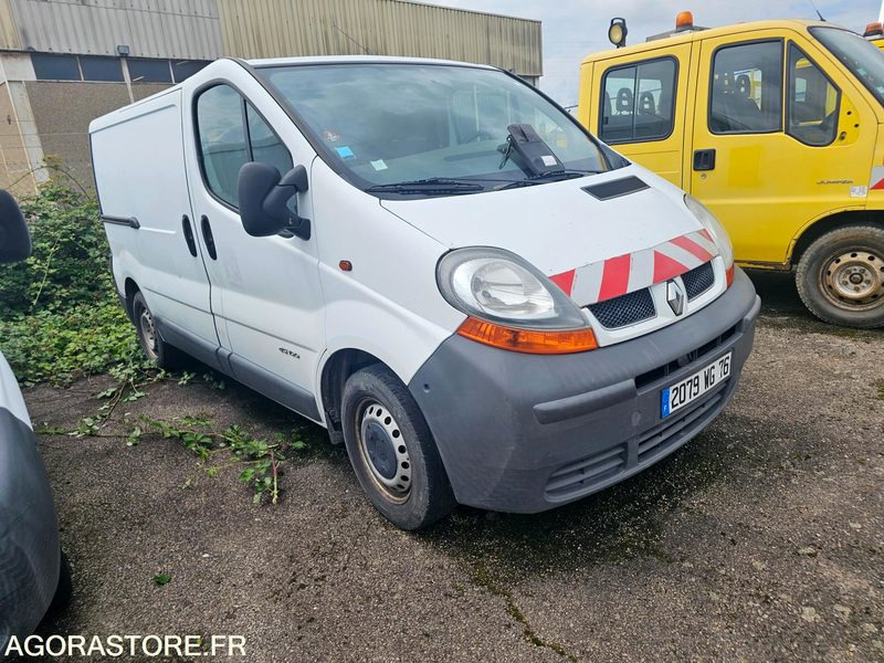 Renault trafic - 2003 - 344971km - 2079WG76 - Furgón: foto 2 Renault trafic - 2003 - 344971km - 2079WG76 - Furgón: foto 2