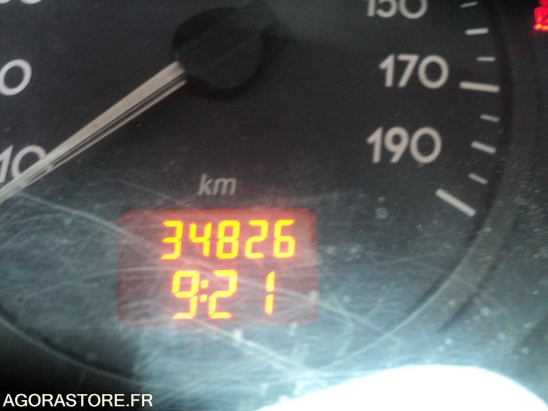 VTU RENAULT MASTER 90 DCI n° 584 AEH 35 - Furgoneta pequeña: foto 2 VTU RENAULT MASTER 90 DCI n° 584 AEH 35 - Furgoneta pequeña: foto 2