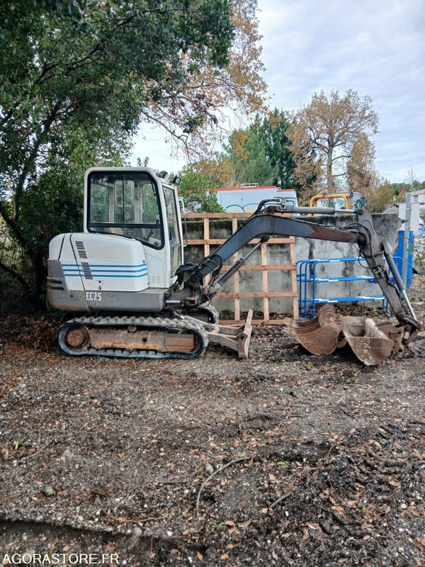 Mini pelle volvo ec25 - Miniexcavadora: foto 3 Mini pelle volvo ec25 - Miniexcavadora: foto 3