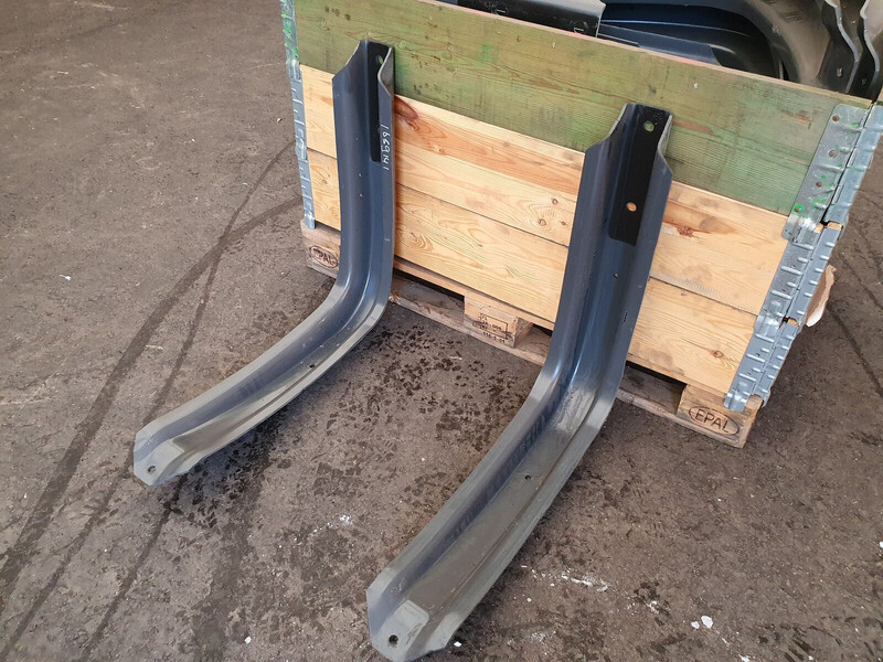 DAF original fuel tank brackets 620x675 - Sistema de combustible para Camión: foto 1 DAF original fuel tank brackets 620x675 - Sistema de combustible para Camión: foto 1