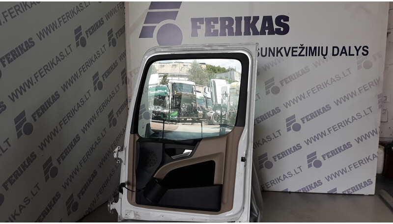 Mercedes-Benz Actros MP4 - Puerta y piezas para Camión: foto 3 Mercedes-Benz Actros MP4 - Puerta y piezas para Camión: foto 3