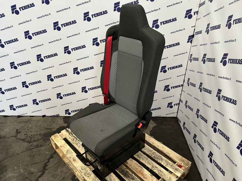 Renault passenger seat - Asiento para Camión: foto 3 Renault passenger seat - Asiento para Camión: foto 3