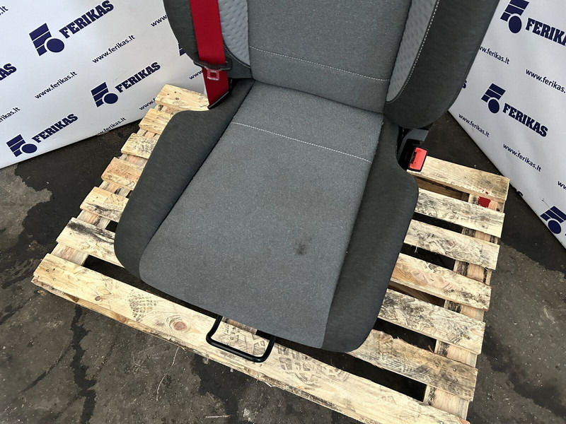 Renault passenger seat - Asiento para Camión: foto 4 Renault passenger seat - Asiento para Camión: foto 4