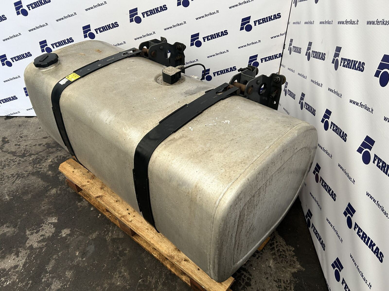 Volvo 450 liters, 560x675x1430 - Depósito de combustible para Camión: foto 3 Volvo 450 liters, 560x675x1430 - Depósito de combustible para Camión: foto 3