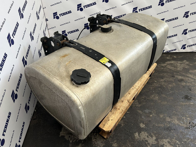 Volvo 450 liters, 560x675x1430 - Depósito de combustible para Camión: foto 2 Volvo 450 liters, 560x675x1430 - Depósito de combustible para Camión: foto 2