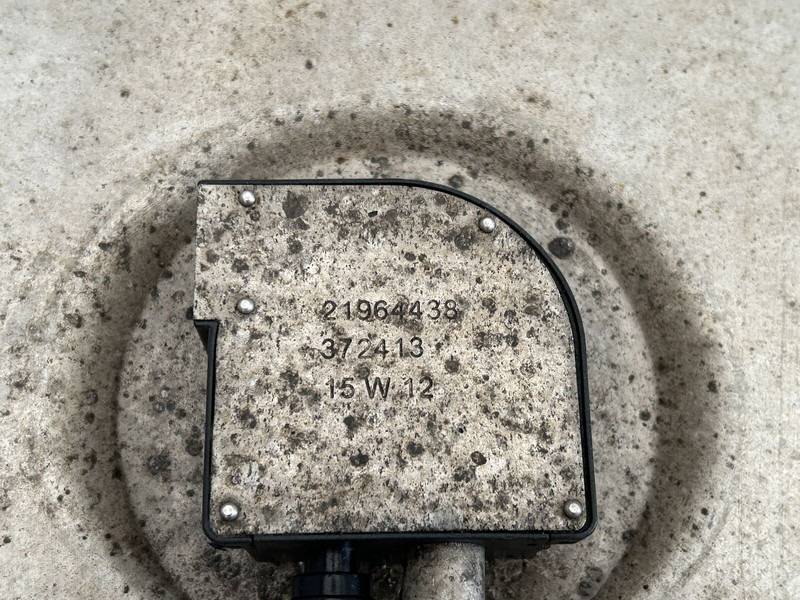 Volvo 450 liters, 560x675x1430 - Depósito de combustible para Camión: foto 5 Volvo 450 liters, 560x675x1430 - Depósito de combustible para Camión: foto 5