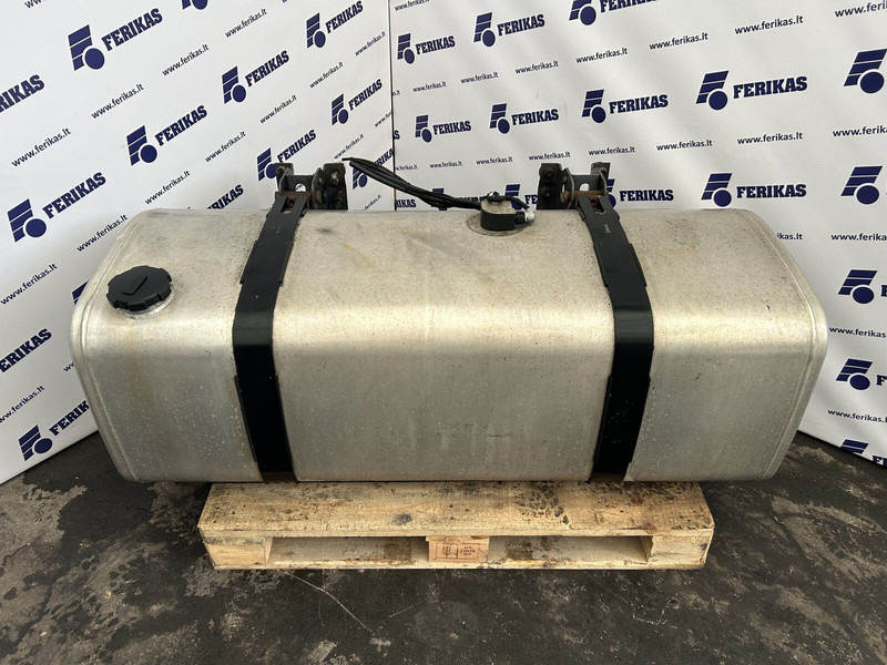 Volvo 475L 560x675x1530 - Depósito de combustible para Camión: foto 1 Volvo 475L 560x675x1530 - Depósito de combustible para Camión: foto 1