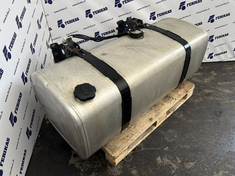 Volvo 475L 560x675x1530 - Depósito de combustible para Camión: foto 2 Volvo 475L 560x675x1530 - Depósito de combustible para Camión: foto 2