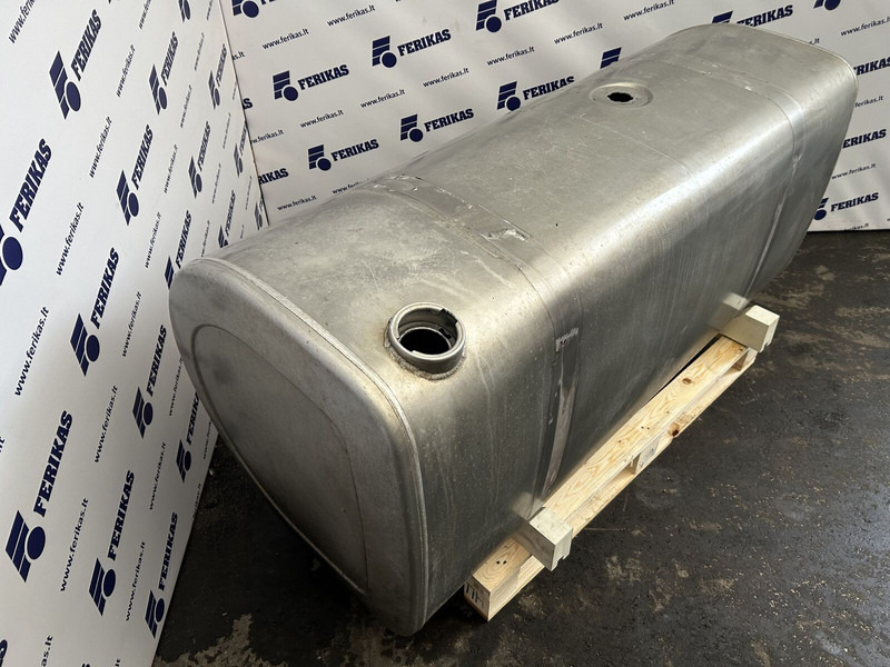 Volvo 650L 710x690x1630 - Depósito de combustible para Camión: foto 2 Volvo 650L 710x690x1630 - Depósito de combustible para Camión: foto 2