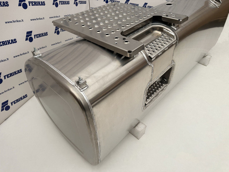 Volvo Aluminum - Depósito de combustible para Camión: foto 3 Volvo Aluminum - Depósito de combustible para Camión: foto 3