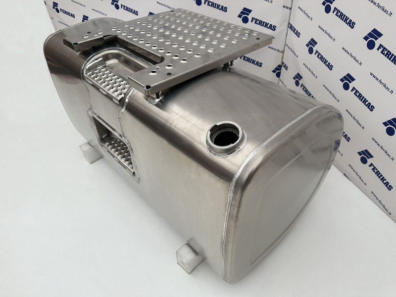 Volvo New aluminum fuel tank 550L - Depósito de combustible para Camión: foto 2 Volvo New aluminum fuel tank 550L - Depósito de combustible para Camión: foto 2