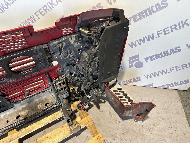 Volvo VOLVO FH4 complete front bumper with headlights - Parachoques para Camión: foto 5 Volvo VOLVO FH4 complete front bumper with headlights - Parachoques para Camión: foto 5