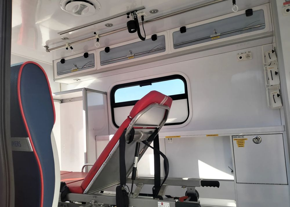 Ambulancia Renault Master III 2.3 ambulans karetka kontener straż pogotowie: foto 11 Ambulancia Renault Master III 2.3 ambulans karetka kontener straż pogotowie: foto 11