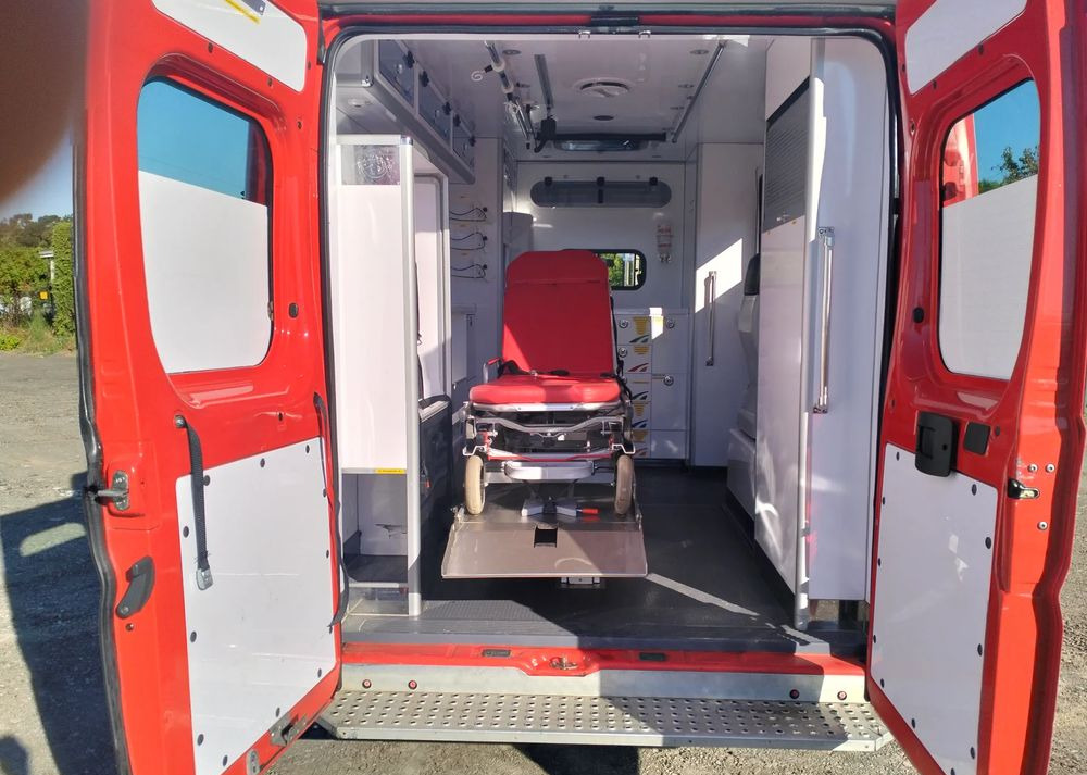 Ambulancia Renault Master III 2.3 ambulans karetka kontener straż pogotowie: foto 8 Ambulancia Renault Master III 2.3 ambulans karetka kontener straż pogotowie: foto 8