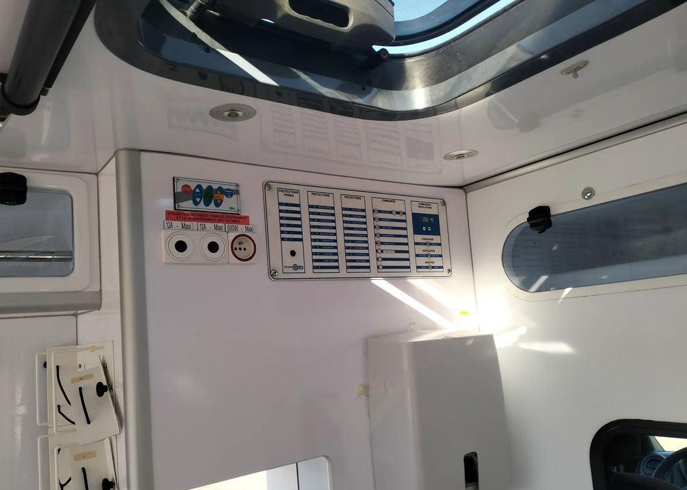 Ambulancia Renault Master III 2.3 ambulans karetka kontener straż pogotowie: foto 9 Ambulancia Renault Master III 2.3 ambulans karetka kontener straż pogotowie: foto 9