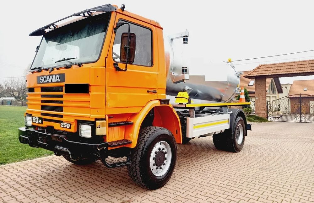Scania 93 H 4X4 ALLROAD 4 WD - Camión cisterna: foto 1 Scania 93 H 4X4 ALLROAD 4 WD - Camión cisterna: foto 1