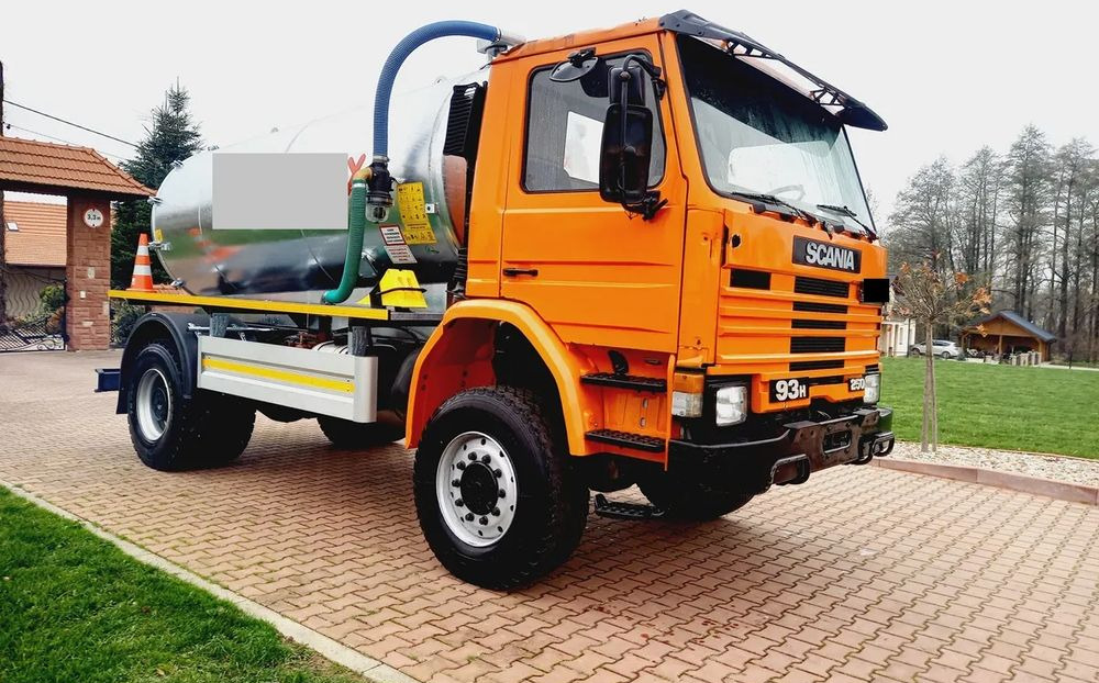 Scania 93 H 4X4 ALLROAD 4 WD - Camión cisterna: foto 2 Scania 93 H 4X4 ALLROAD 4 WD - Camión cisterna: foto 2