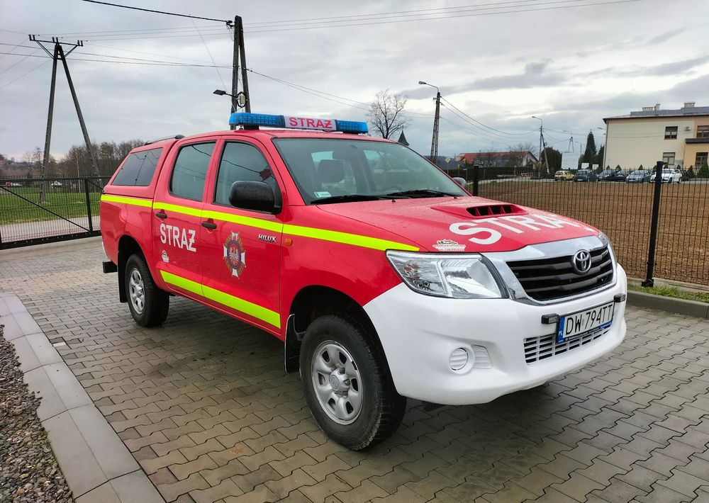 Toyota Hilux 2.5D 4x4, straż, strażacki, pożarniczy - Pick-up: foto 1 Toyota Hilux 2.5D 4x4, straż, strażacki, pożarniczy - Pick-up: foto 1