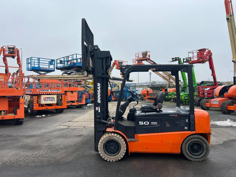 Carretilla elevadora eléctrica Doosan B50X5 5T 6m Triplex non-marking (1840): foto 12