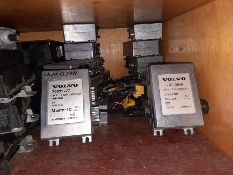 Volvo 70329277 / 70395975-P01 / 70361720-P01 / 70322237-P02 - Unidad de control: foto 1 Volvo 70329277 / 70395975-P01 / 70361720-P01 / 70322237-P02 - Unidad de control: foto 1