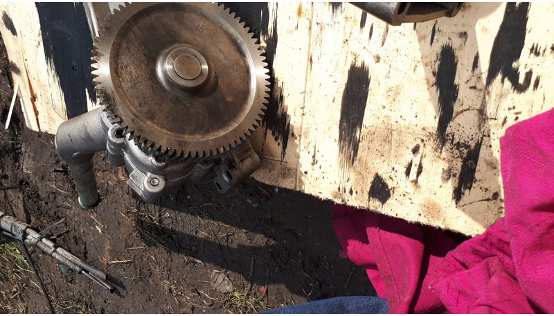 Volvo B10/ B12 = - Bomba de aceite: foto 4 Volvo B10/ B12 = - Bomba de aceite: foto 4