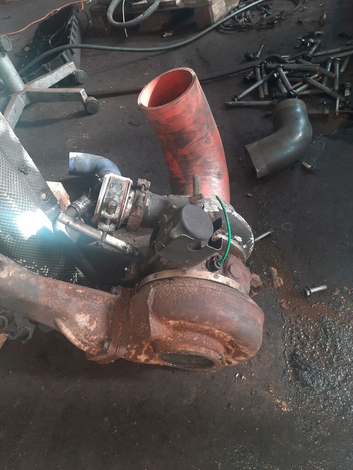 Turbocompresor para Autobús Volvo HOLSET HX40M . HX40G Iveko   Volvo Iveko Cursor-8: foto 8
