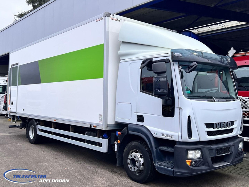 Camión caja cerrada Iveco Eurocargo 150E28 175.650 km, AC, 3 Stoelen, 2000 kg lift, 6 Cilinder: foto 1